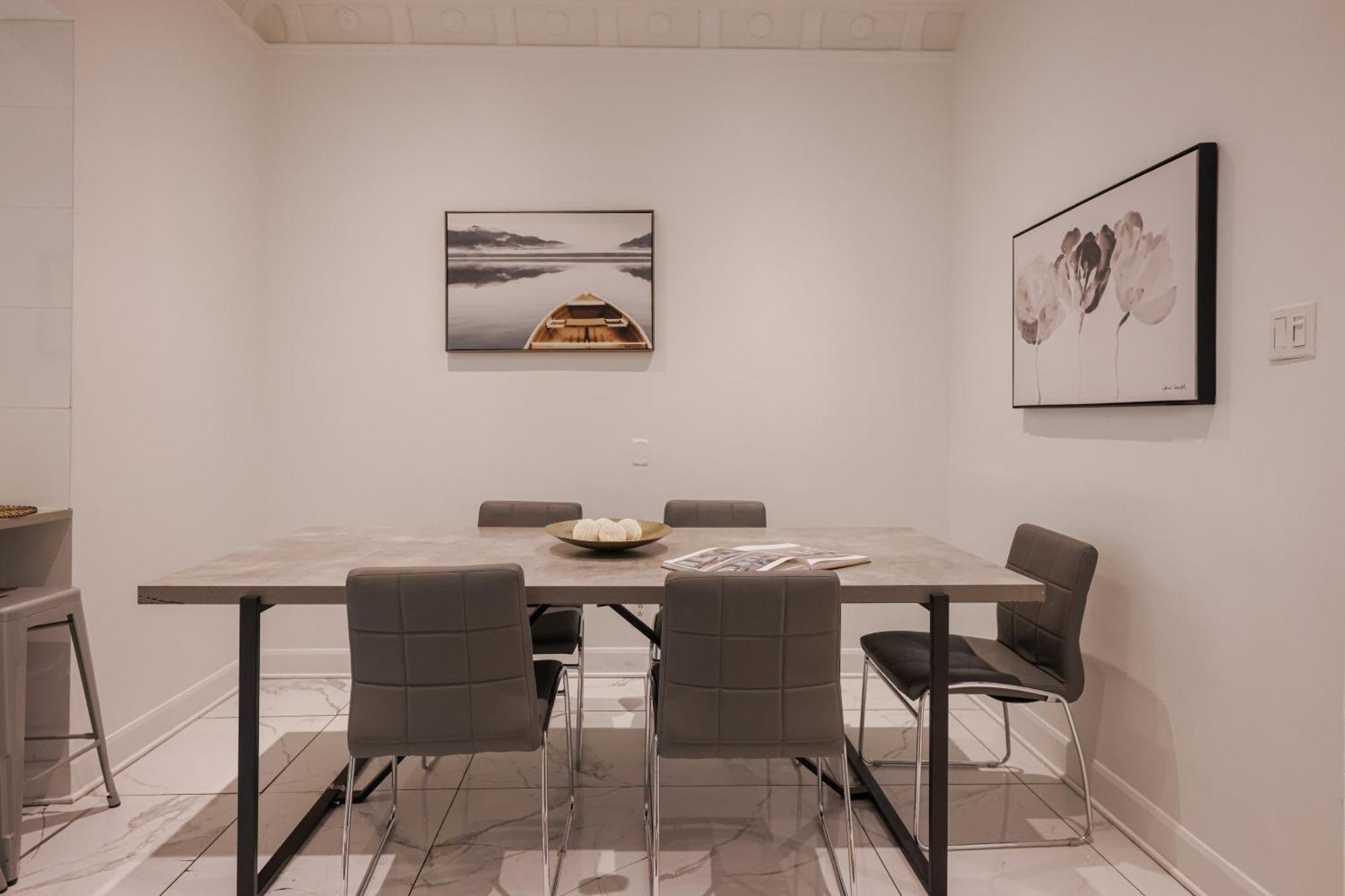 Saint Laurent St Apartment *
